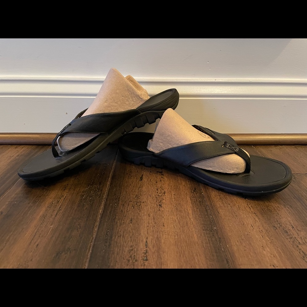 Oakley Leather Flip Flops